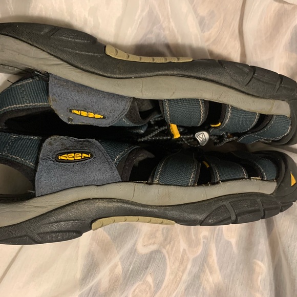 KEEN Navy and Black Adjustable Water Sandals in Men's 12 - Picture 2 of 5